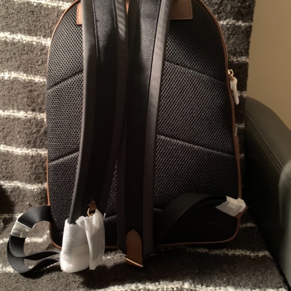 Coach, Coach signature C Design.NWT. Medium size - Picture 6 of 13